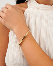 Load image into Gallery viewer, Verrou Bangle in Yellow Gold
