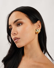 Load image into Gallery viewer, Pointed Heart Earrings in Yellow Gold
