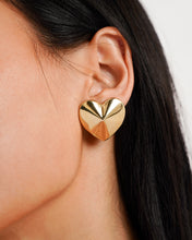 Load image into Gallery viewer, Pointed Heart Earrings in Yellow Gold
