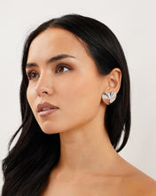 Load image into Gallery viewer, Pointed Heart Earrings in White Gold
