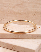 Load image into Gallery viewer, Basic Bangle in Yellow Gold
