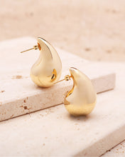 Load image into Gallery viewer, Waterdrop Earrings in Yellow Gold
