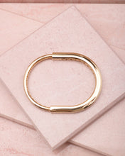 Load image into Gallery viewer, Verrou Bangle in Yellow Gold
