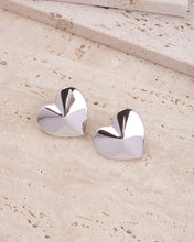 Load image into Gallery viewer, Pointed Heart Earrings in White Gold
