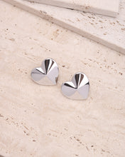 Load image into Gallery viewer, Pointed Heart Earrings in White Gold
