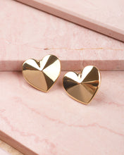 Load image into Gallery viewer, Pointed Heart Earrings in Yellow Gold
